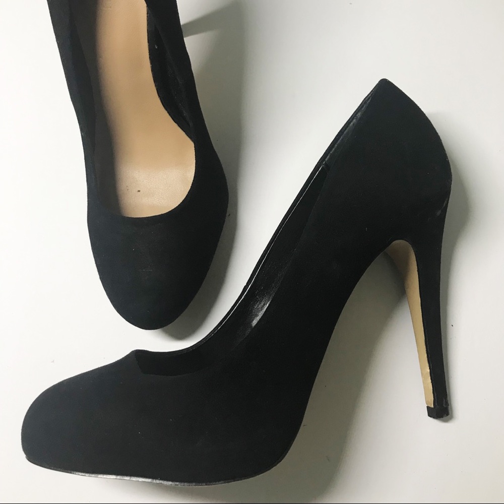 Le Chateau Black Classic Pumps